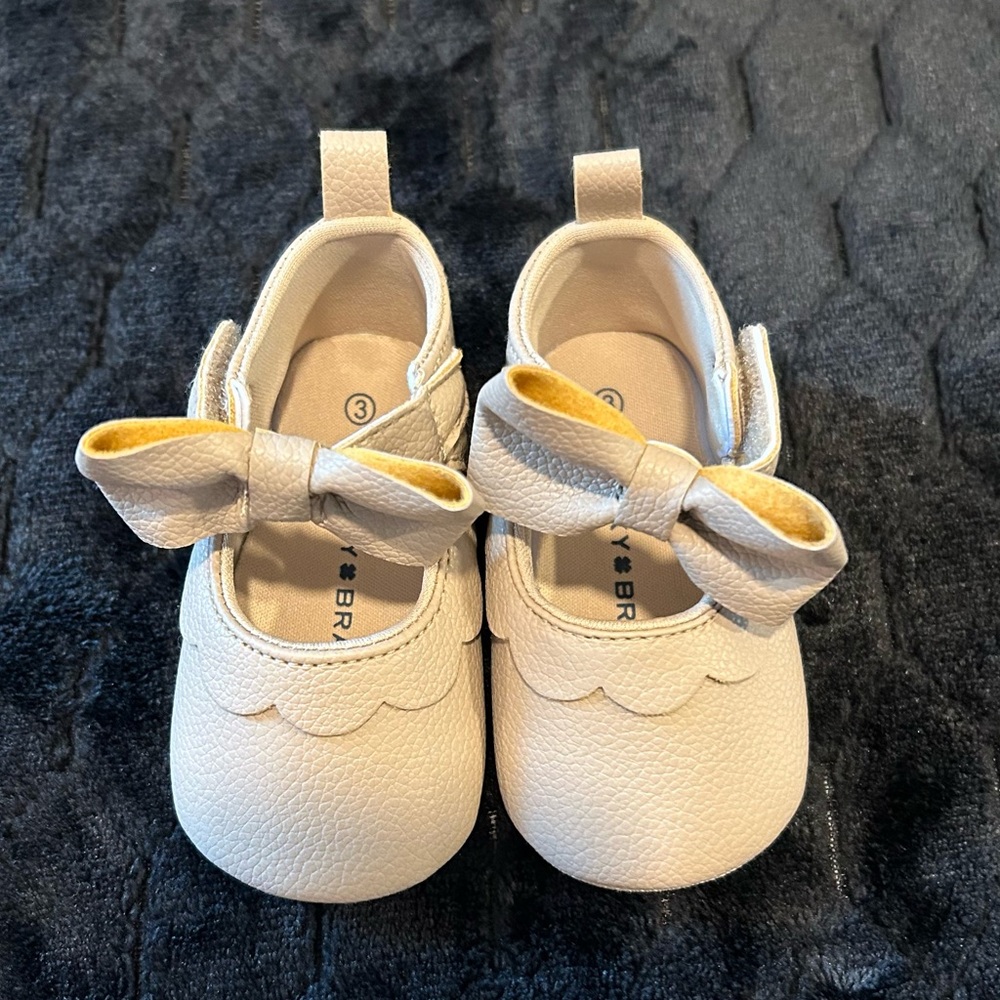 Lucky Brand Mary Jane Bow Crib Shoes Size 3 Tan/Beige NWOT - Picture 3 of 13